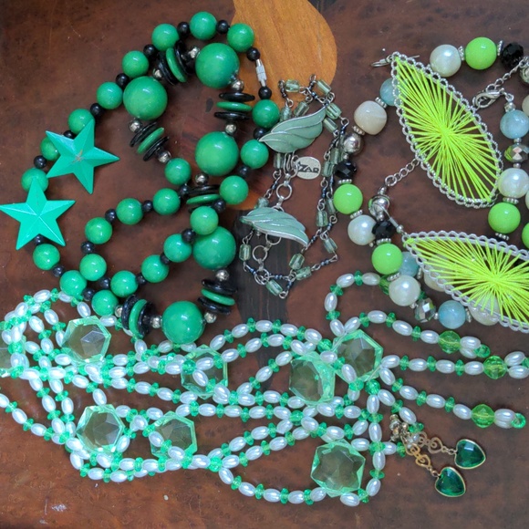 Shades of Green: Four Necklace and Pierced Earring Sets A266 - Picture 1 of 8